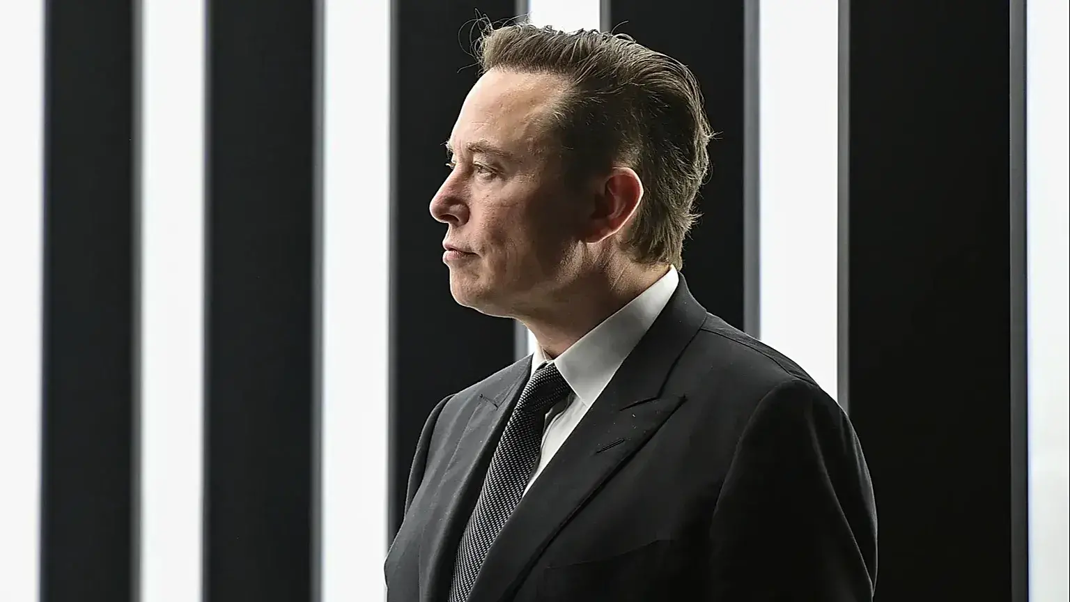 Elon Musk asiste a la inauguración de una fábrica de Tesla en Gruenheide, Alemania, el 22 de marzo de 2022.