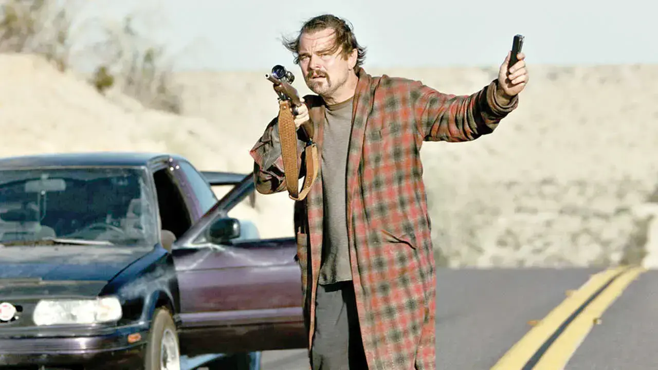 Leonardo DiCaprio como Bob Ferguson en una escena de “One Battle After Another”.