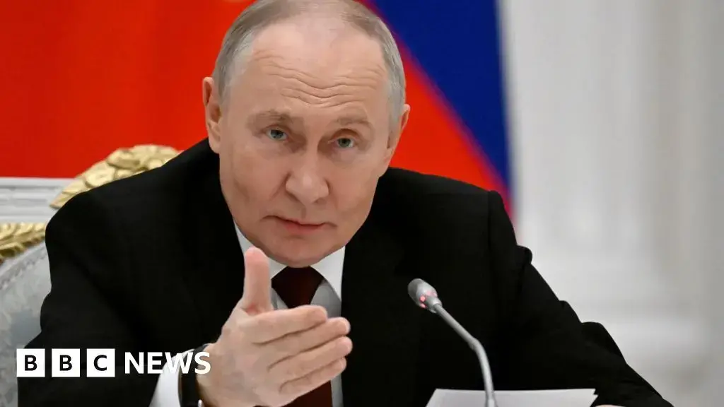 Vladímir Putin durante una entrevista en Moscú.