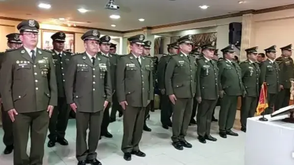 Comandantes y directores de la Policía posesionados.