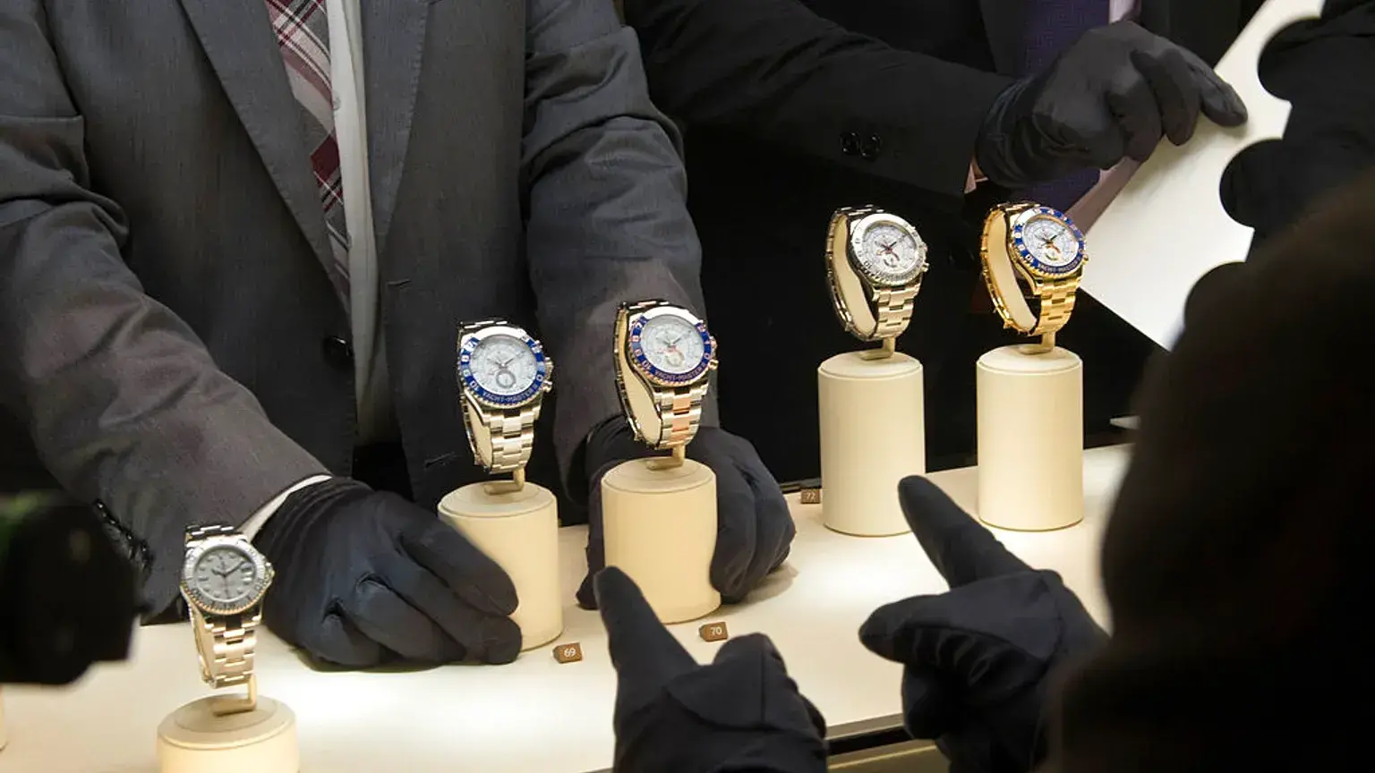Preparativos en el stand de Rolex durante la feria Baselworld en Basilea, Suiza.