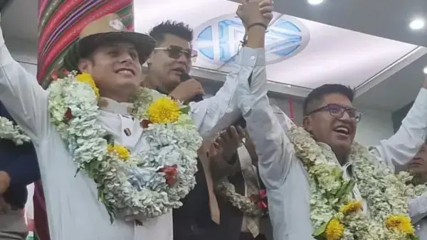 Mamani hizo campaña por Paz y Lara en El Alto.