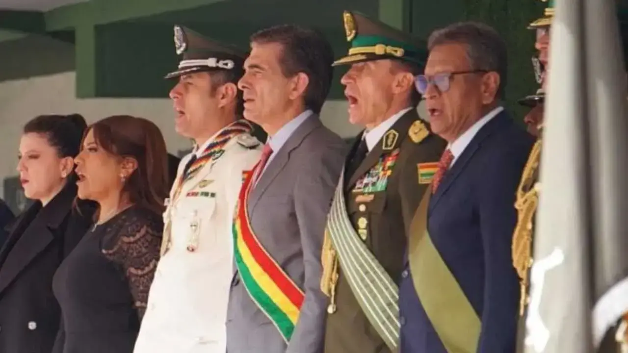 El presidente Rodrigo Paz y el vicepresidente Edmand Lara, en un acto de la Anapol.