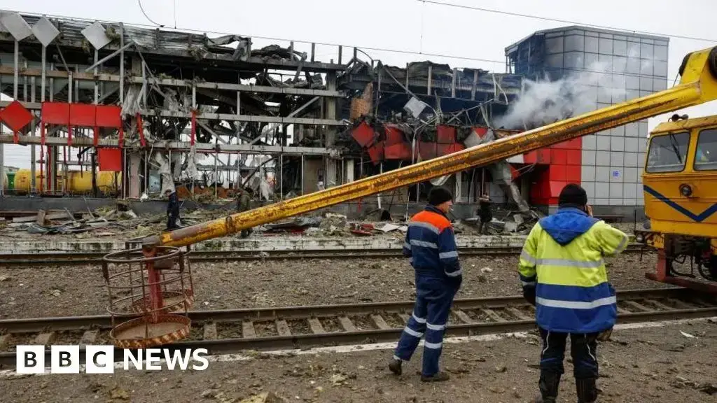 El ataque en Fastiv dañó locomotoras y el edificio de la estación principal.
