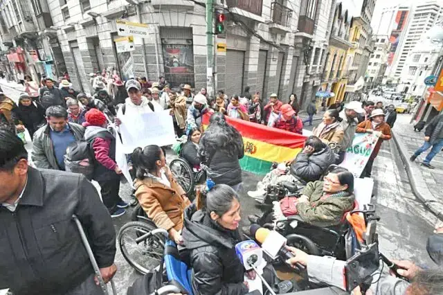 Personas con discapacidad durante su manifestación en La Paz.