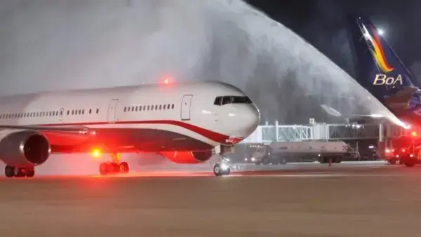 La aeronave llegó al aeropuerto de Viru Viru.