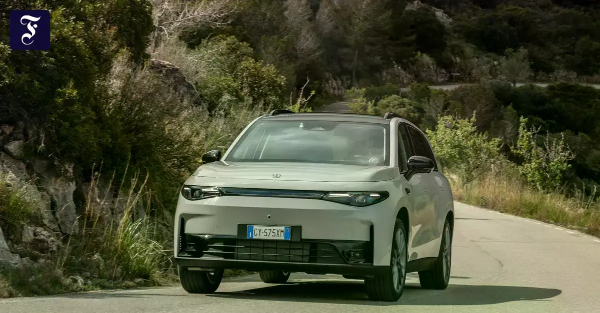 Leapmotor C10 con Range Extender, un SUV que se carga con gasolina pero circula con electricidad.