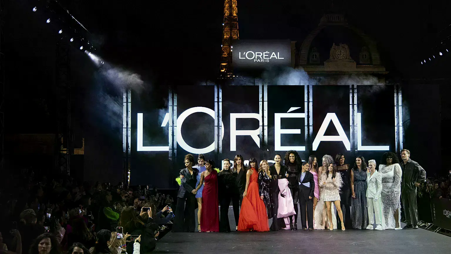 Colección de prêt-à-porter primavera-verano 2023 de L'Oréal presentada en París el dos de octubre de 2022.