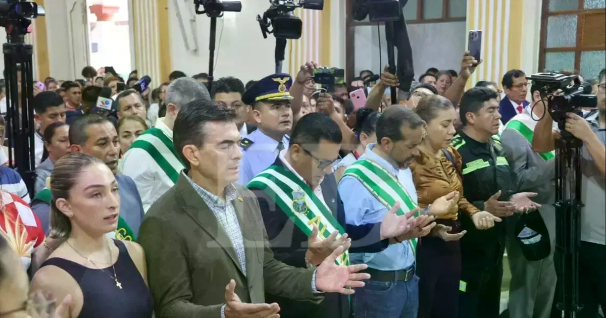 El presidente Paz arribó al santuario de Cotoca junto a su hija Catalina