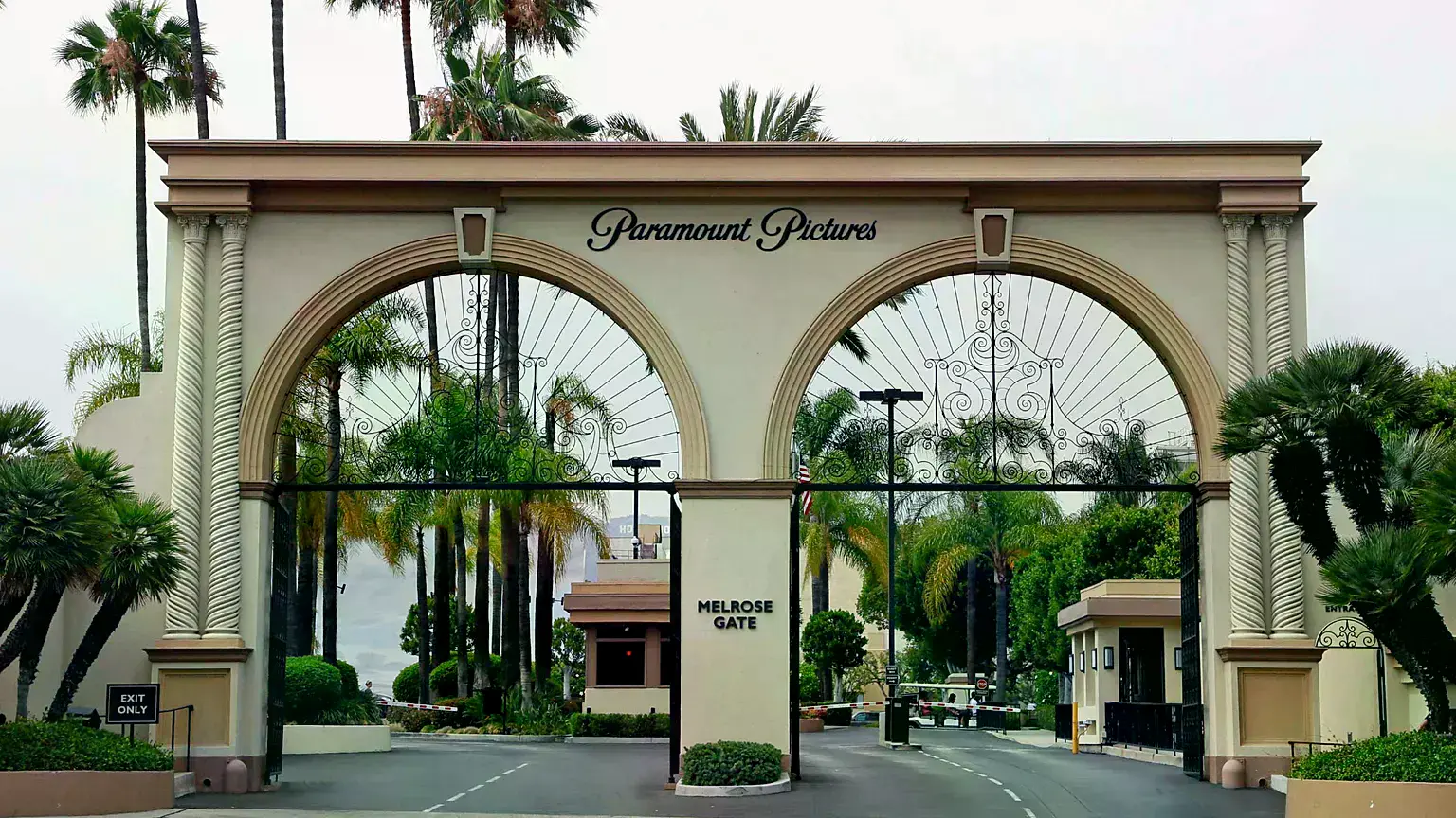 La puerta principal de Paramount Studios en Melrose Avenue, Los Ángeles, el 8 de julio de 2015.