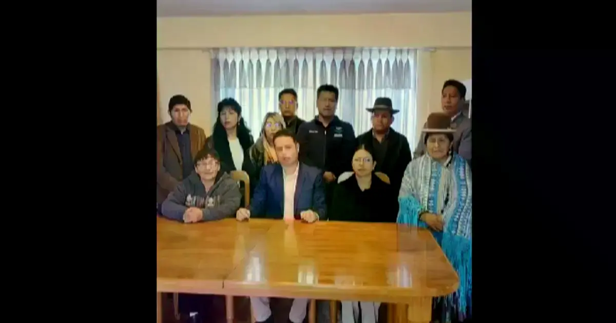 El vicepresidente del Estado, Edmand Lara, durante una conferencia de prensa.