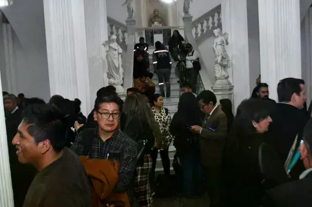 A las 18:00 se cerraron las puertas de la Asamblea Legislativa.