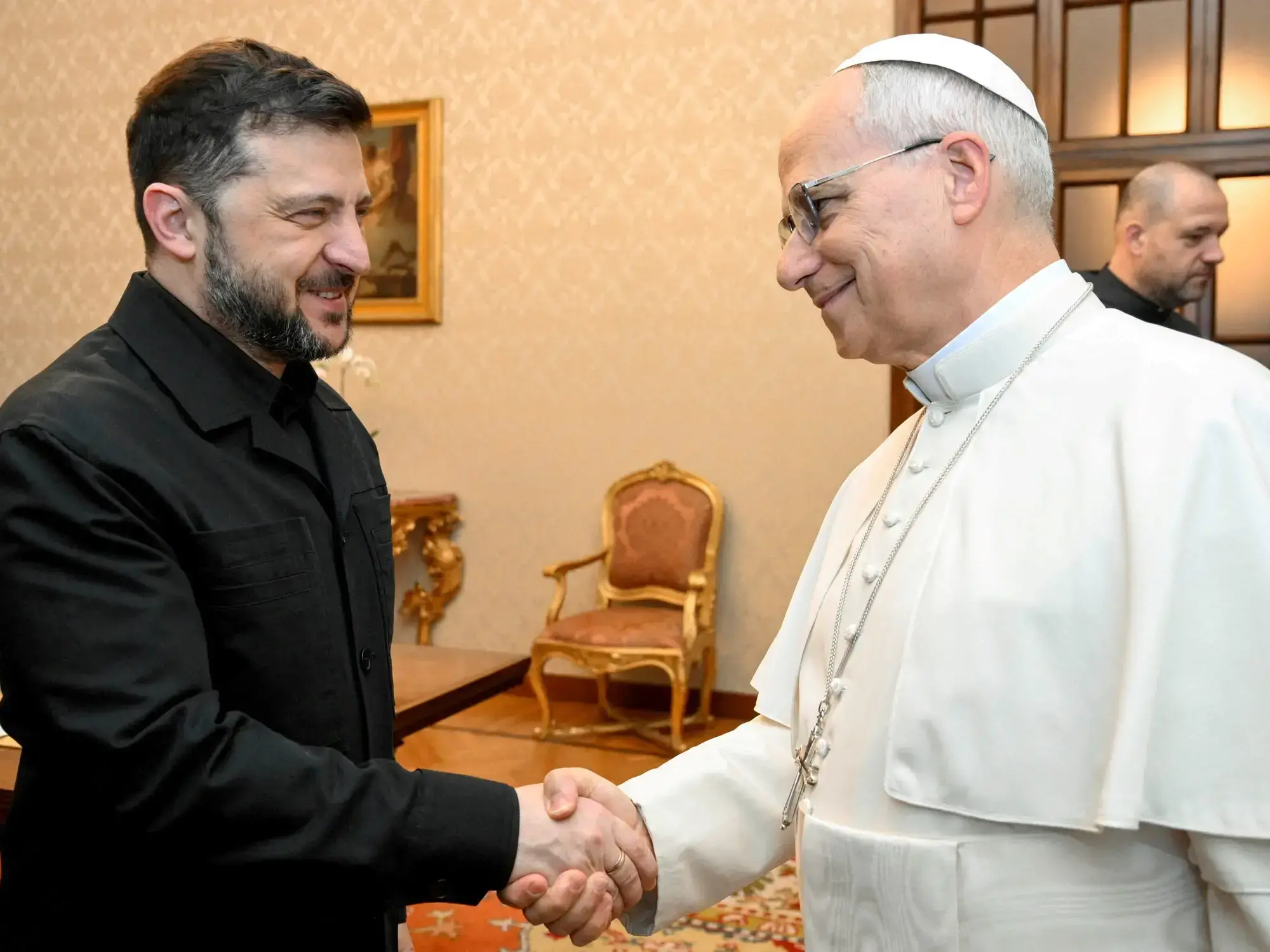 El Papa León XIV junto al presidente de Ucrania, Volodímir Zelenski, durante su encuentro.