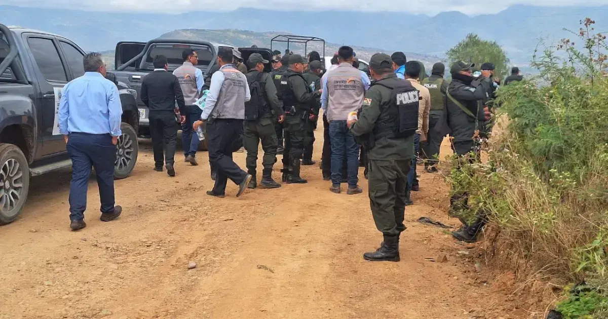 La Policía intervino el bloqueo en Cotapachi este lunes.