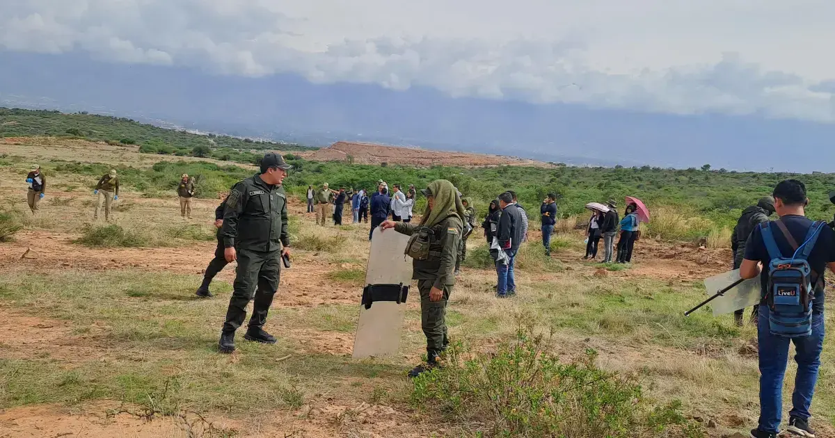 Viceministro de Régimen y comisión de fiscales inspeccionan la zona del enfrentamiento en Cotapachi