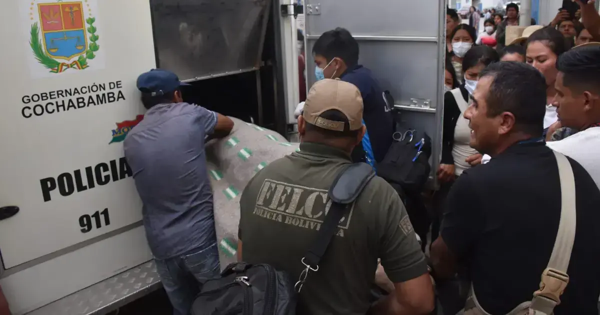 El cuerpo de una de las víctimas del conflicto de Cotapachi.