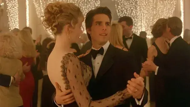 Fotogramas de varias películas recomendadas, incluyendo 'Eyes Wide Shut' y 'Father Christmas'.