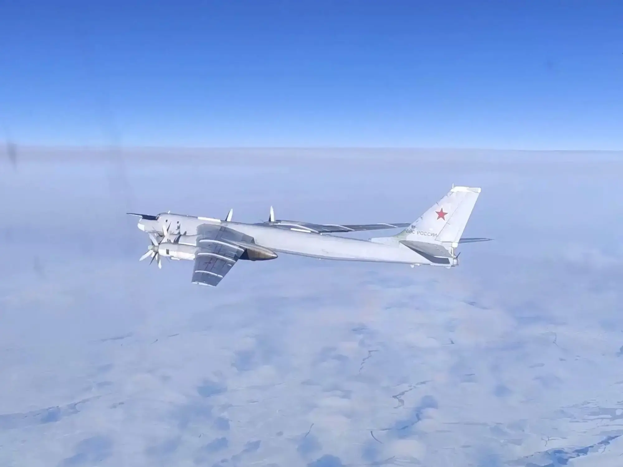 Un bombardero estratégico ruso Tu-95MS.