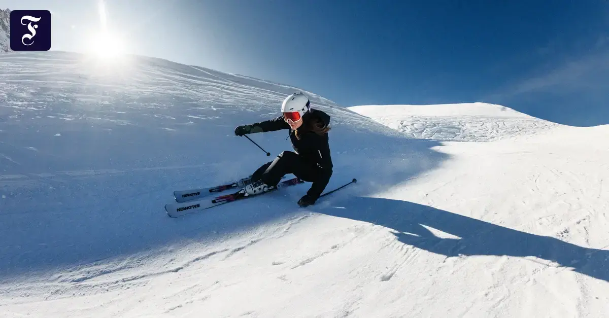 Pruebas de esquí y cañones de nieve en Sölden durante el Skitest 2025.