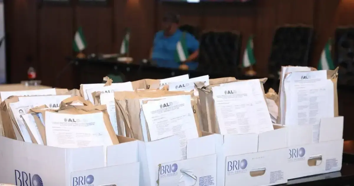 Los 77 sobres fueron revisados por la Comisión