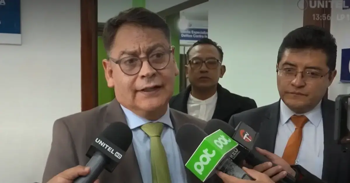 Jhonny Aguilera llega a la Fiscalía en La Paz.