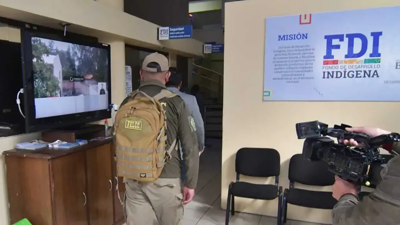 Intervención a oficinas del Fondo Indígena.