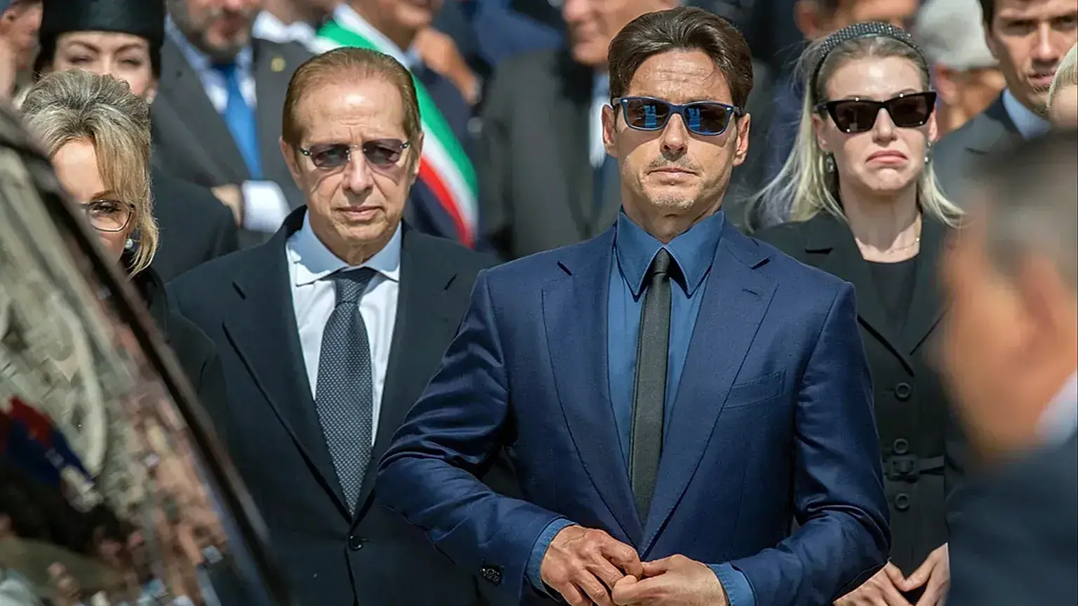 Familia de Silvio Berlusconi en su funeral en Milán.