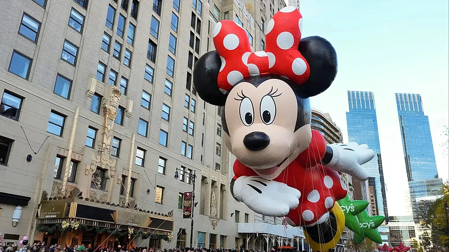 Globo de Minnie Mouse en el Desfile de Acción de Gracias de Macy's en Nueva York.