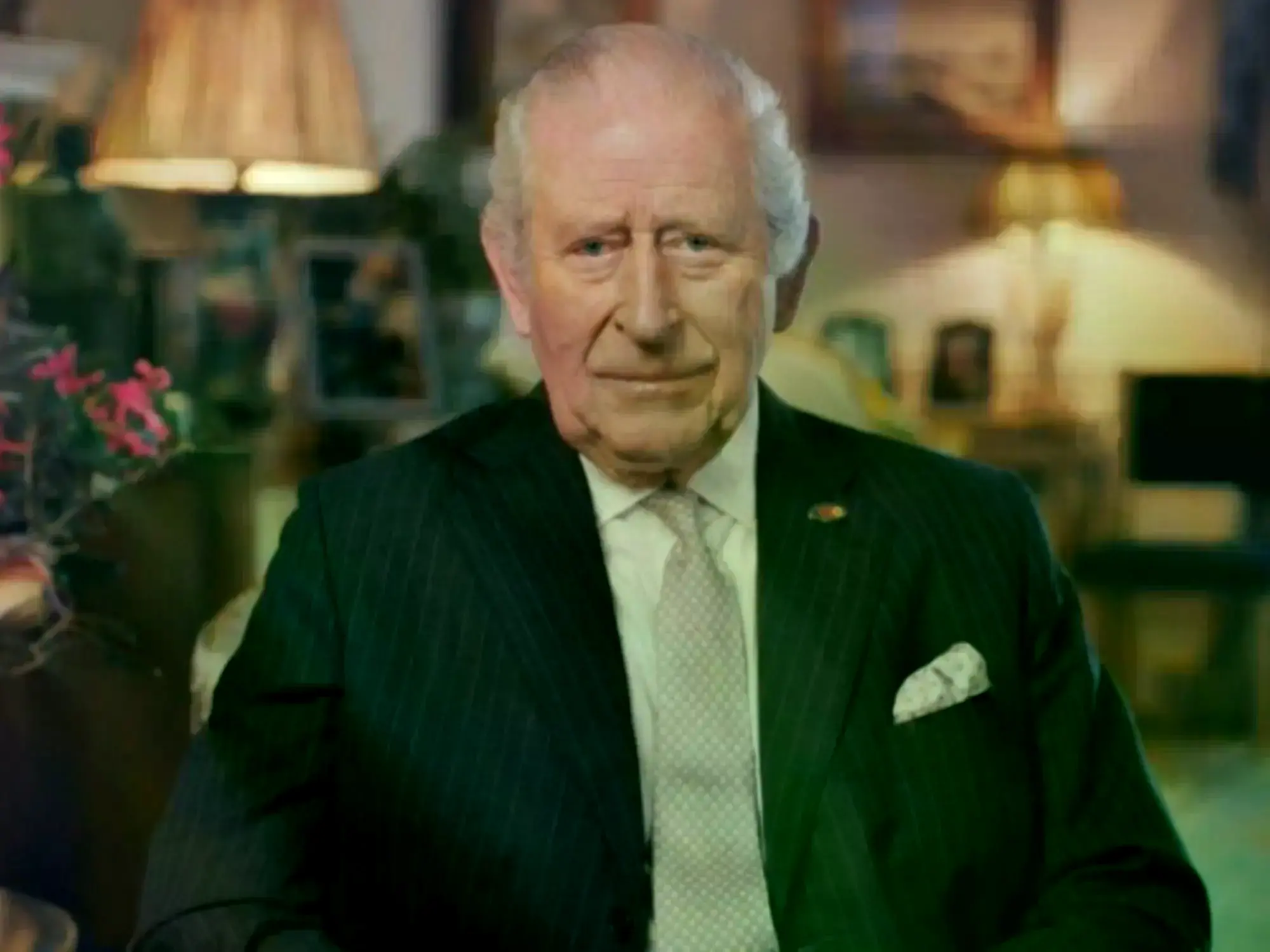 El rey Carlos III durante su mensaje grabado sobre el cáncer.