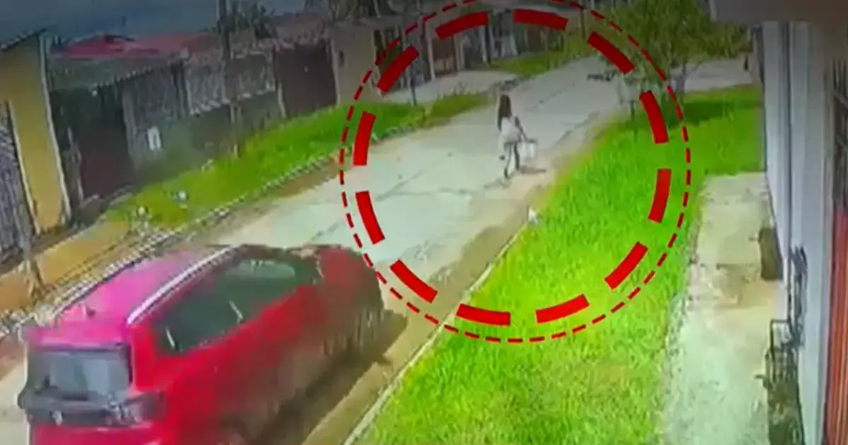 Captura de cámara de seguridad del momento del atropello.