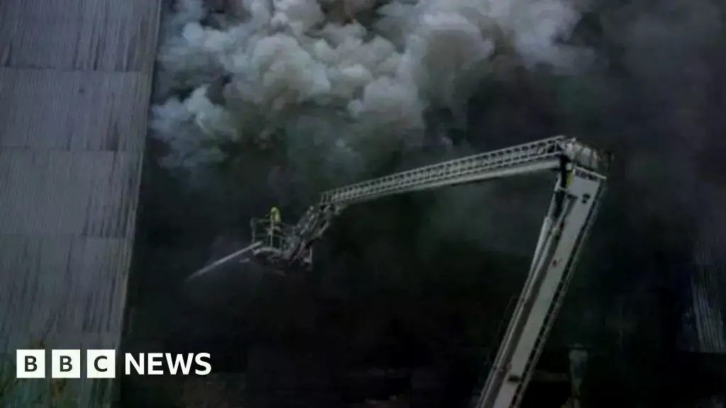 Almacen de medicamentos destruido por un ataque aereo ruso en Dnipro, Ucrania.