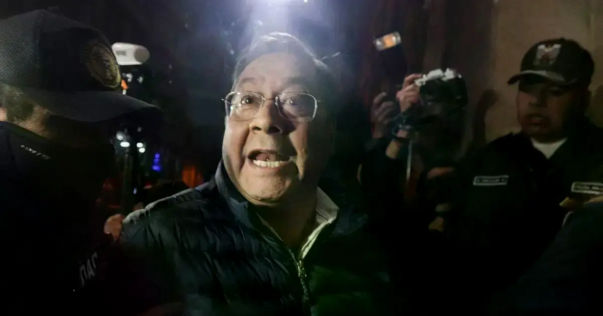 Luis Arce al ingresar a San Pedro