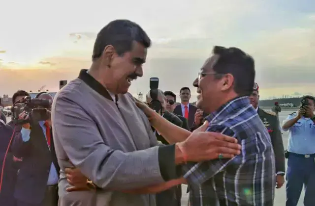 Nicolás Maduro (i) y Luis Arce en una aparición anterior.