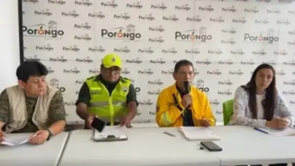 El alcalde Neptaly Mendoza informa sobre la declaratoria de desastre.