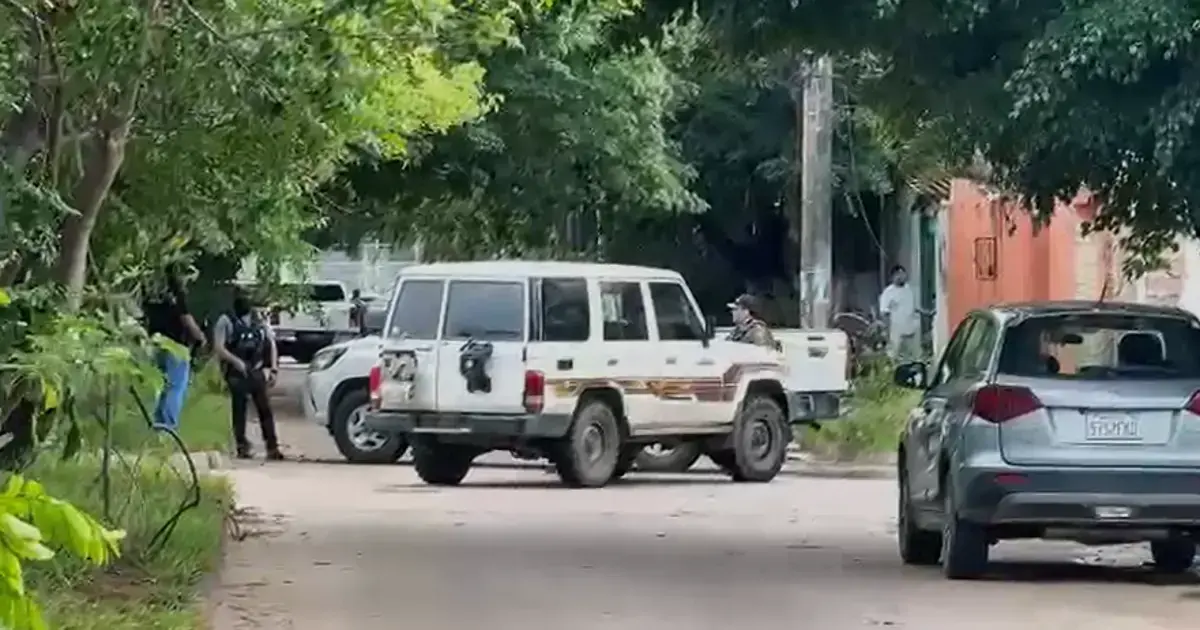 Efectivos policiales durante el operativo en Santa Cruz de la Sierra.