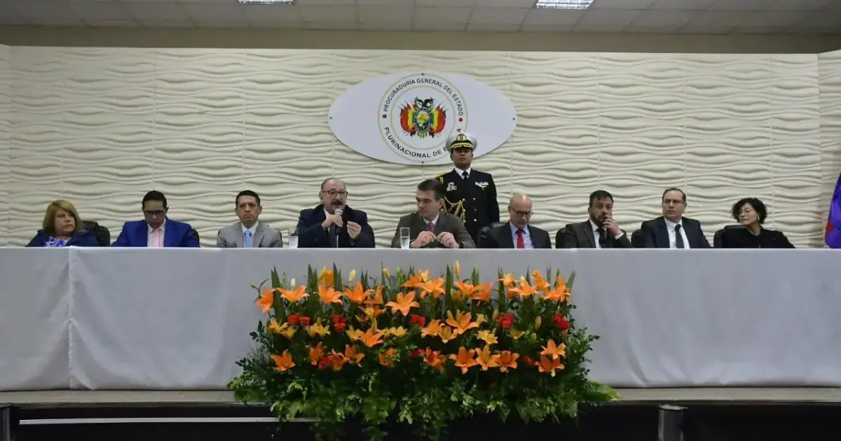 Paz presenta a la Comisión de la Verdad de los Hidrocarburos.