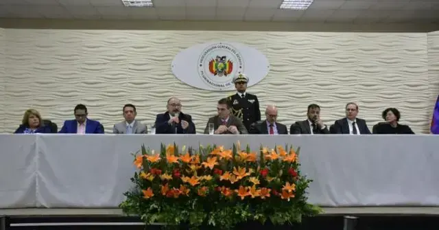 El presidente del Estado Rodrigo Paz, presentó a la Comisión de la Verdad de los Hidrocarburos.