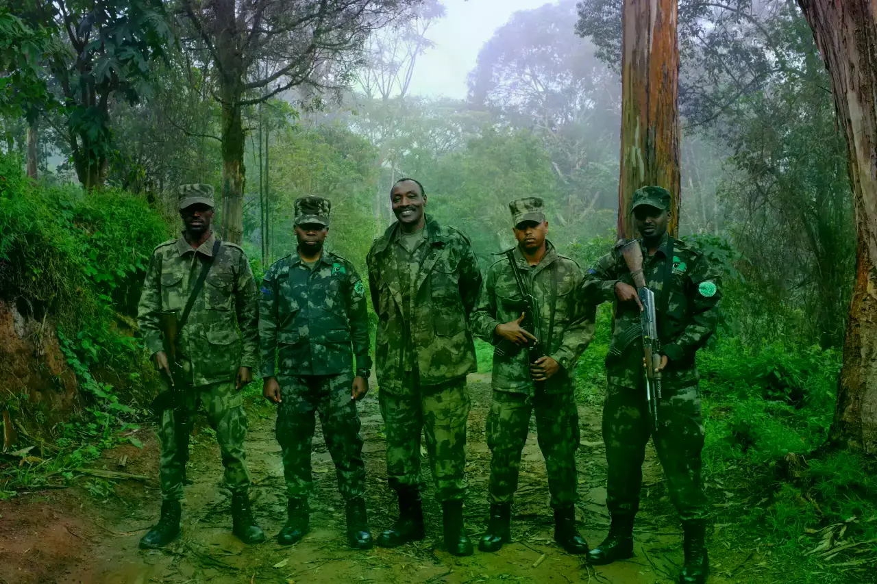Guardas de African Parks en el Parque Nacional de Nyungwe, Ruanda.
