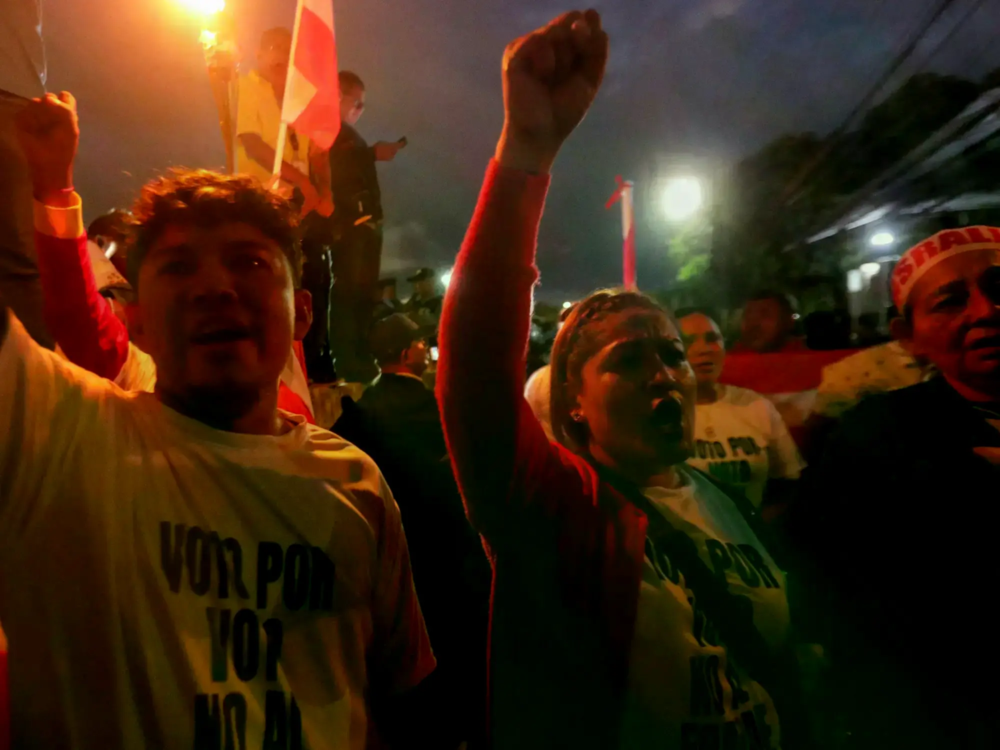 Manifestantes cortan una avenida en Tegucigalpa durante las protestas por los resultados electorales.
