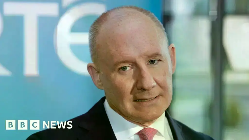 Jim Gavin, candidato presidencial de Fianna Fáil, durante su campaña.