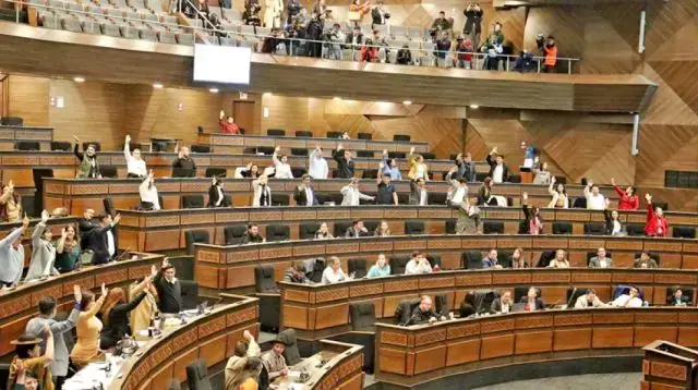 Legisladores durante la sesión de aprobación de uno de los créditos externos.
