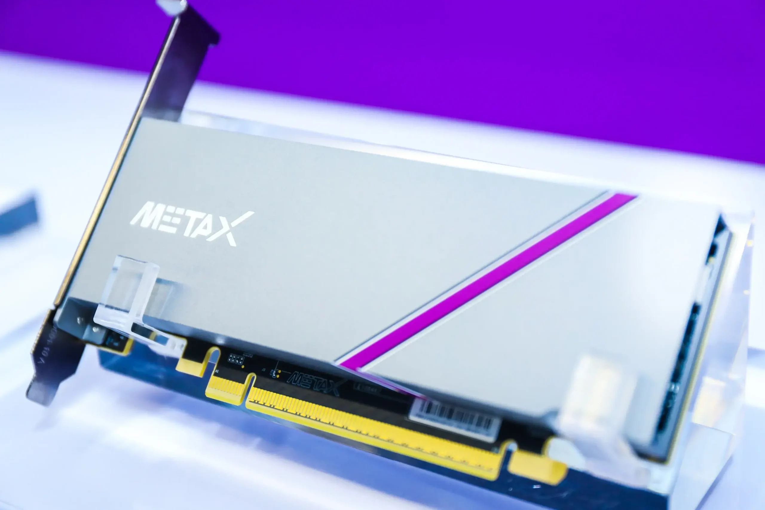 MetaX salta un 700% en su debut, símbolo de la carrera china por los chips de IA.