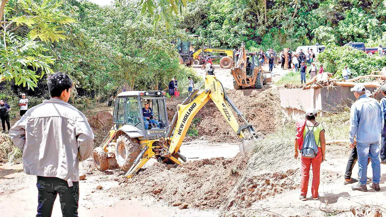 Las tareas de ayuda a los afectados por las inundaciones en Santa Cruz continúan.