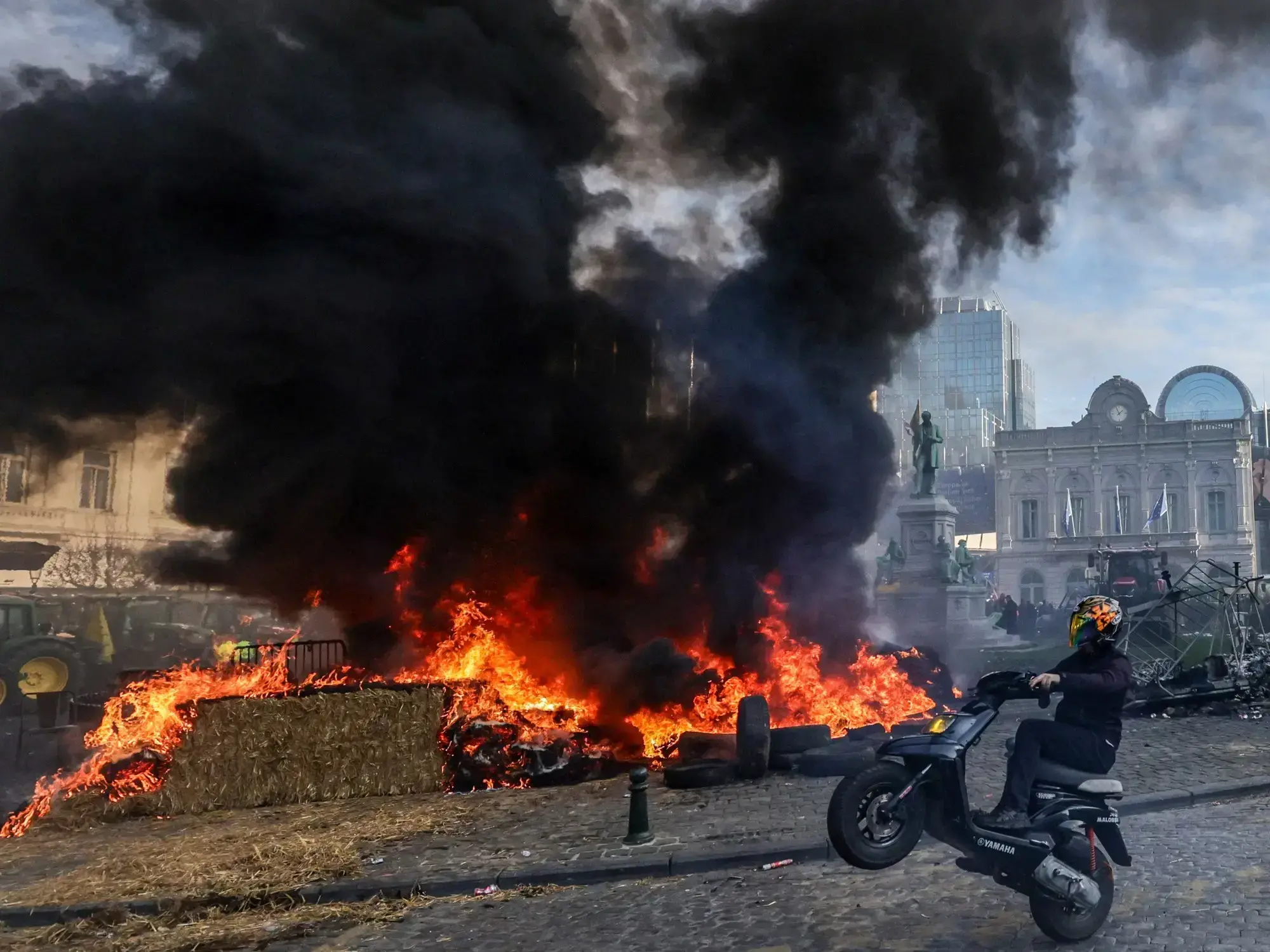 Agricultores protestan contra el acuerdo del Mercosur en Bruselas, Bélgica.