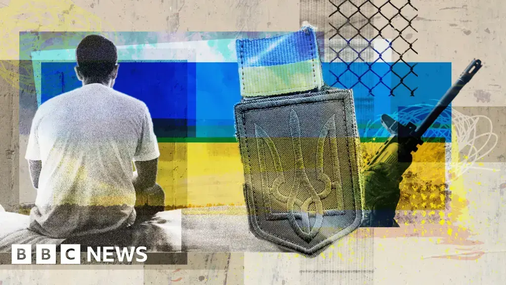 Un funeral con honores militares para un soldado caído en combate, en Lviv.