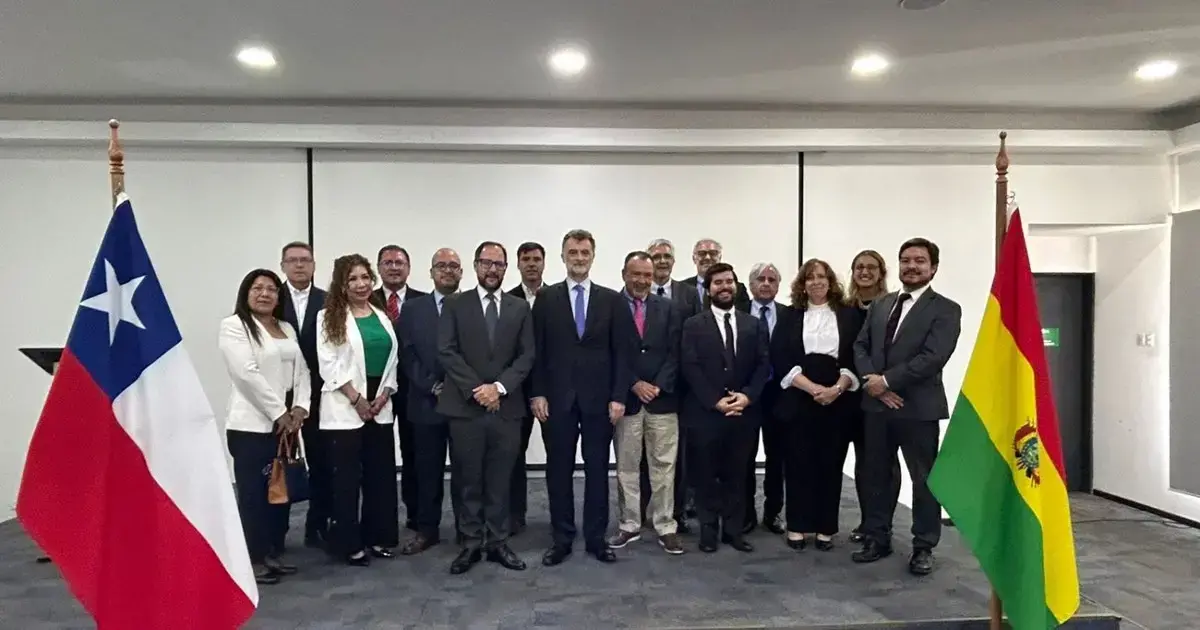 Autoridades de Bolivia y Chile en el puerto de Arica