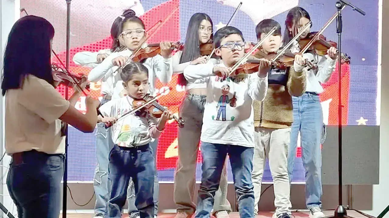 Niños y jóvenes del Centro de Educación Musical Jikiña.