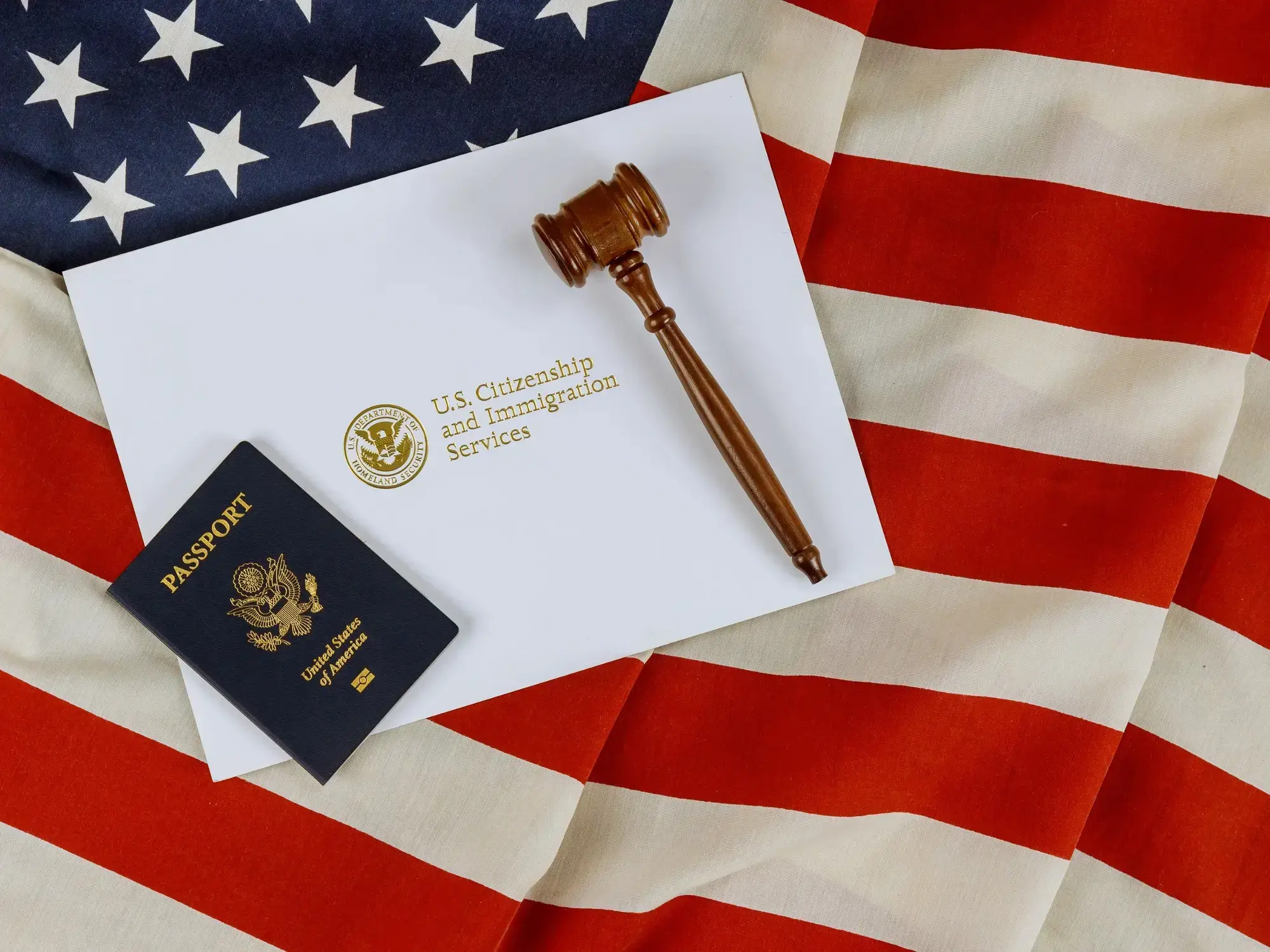 Foto ilustrativa de una green card o tarjeta de residencia estadounidense.