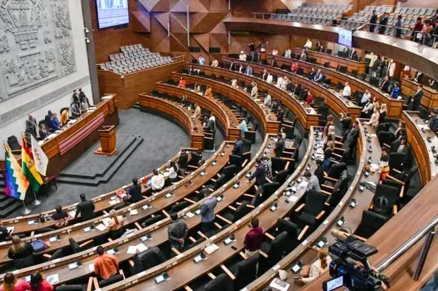 La sesión de la Asamblea Legislativa.