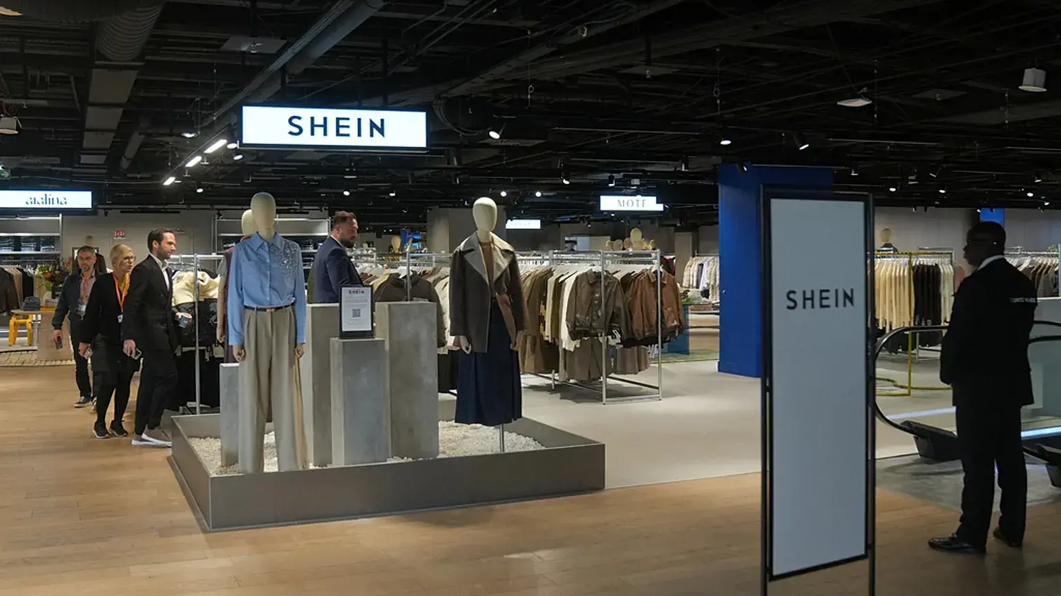 Fachada de los grandes almacenes BHV en París, donde Shein abrirá su primera tienda permanente.